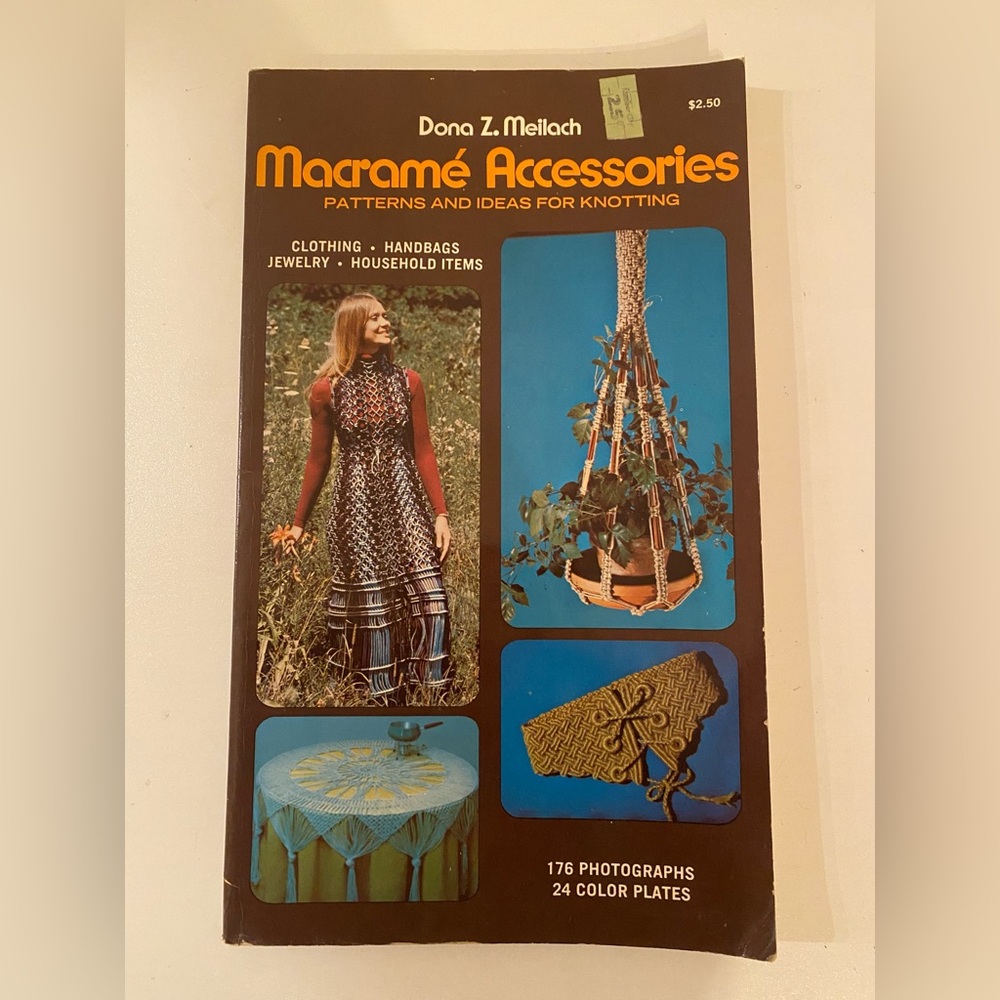 Macrame Accessories book Dona Meilach PB DJ Patterns & Ideas 1970s retro vintage